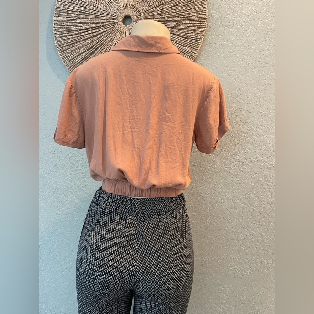 Cropped Buttoned Top - Picture 3 of 4